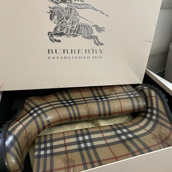 Burberry Haymarket Check Pattern Rubber Rain Boots - Picture 7 of 7